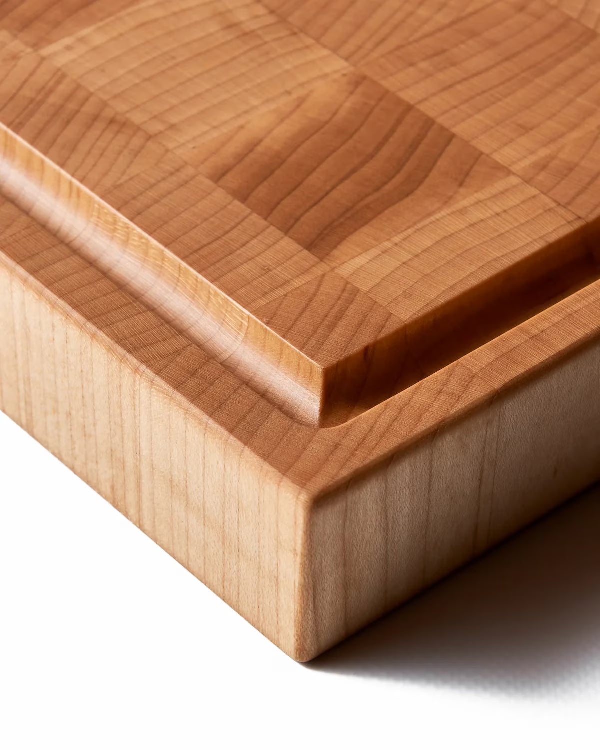 Close-up of rounded corners and chamfered edge detailing on Maison Liverani maple board