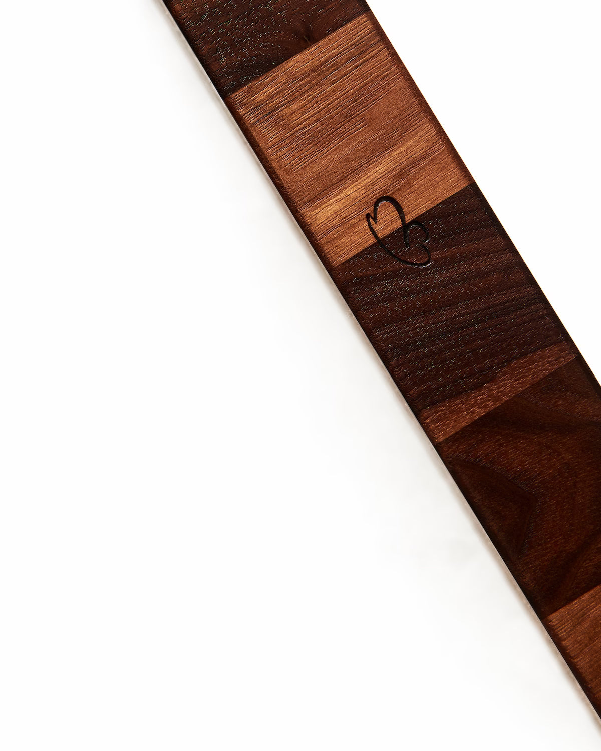 Engraved Maison Liverani emblem on the walnut end-grain cutting board