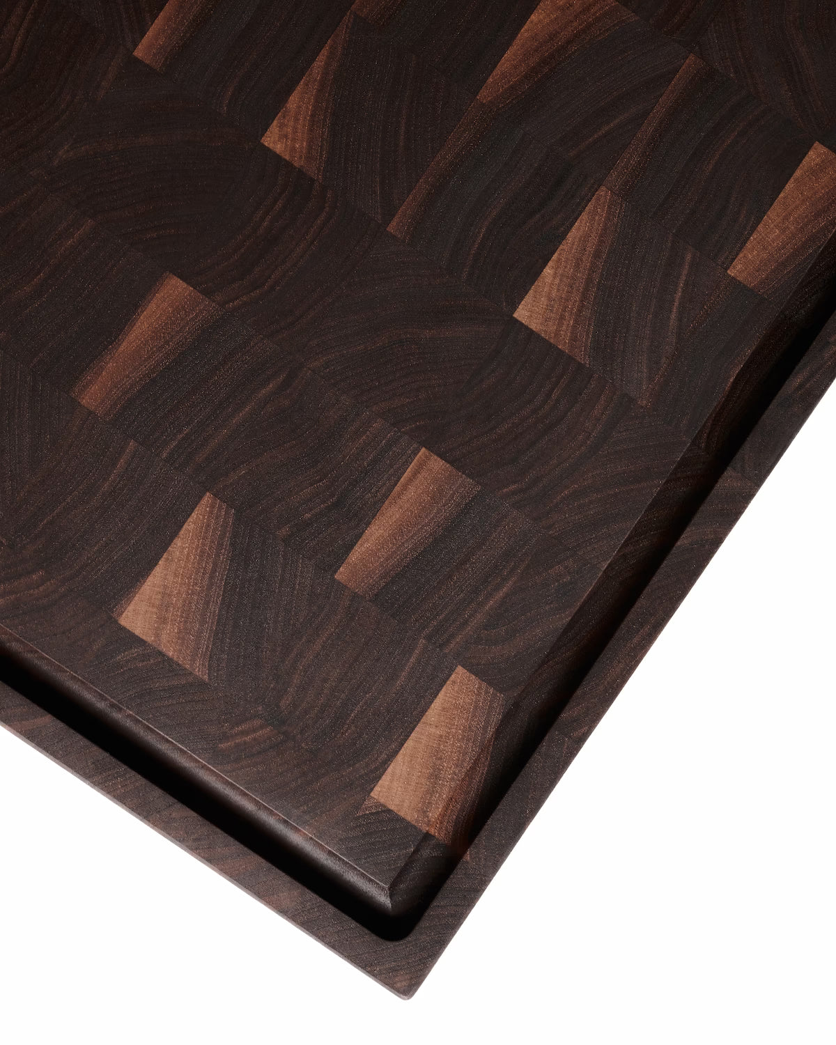 Close-up of precision-cut juice groove on Maison Liverani walnut end-grain board